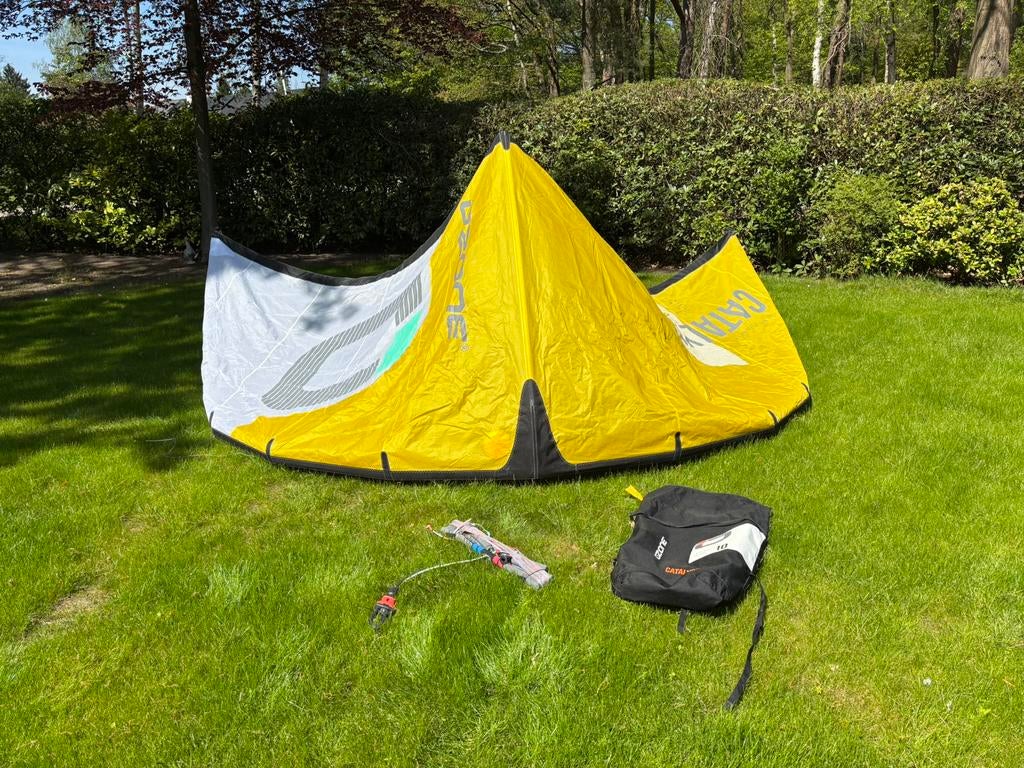 Ozon Catalyst kite (10 m2) + bar, Watersport en Boten, Kitesurfen, Zo goed als nieuw, Kitesurf-set, 10 m², Geen board, Ophalen