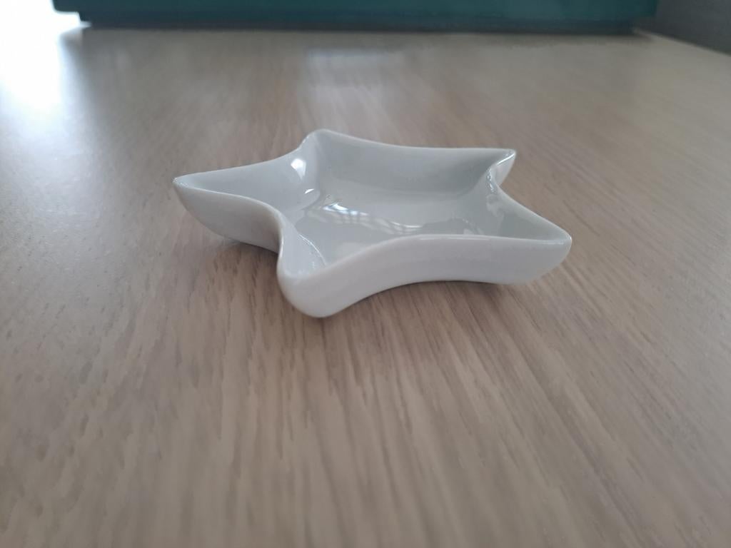 Aperitiefschaaltjes., Ophalen