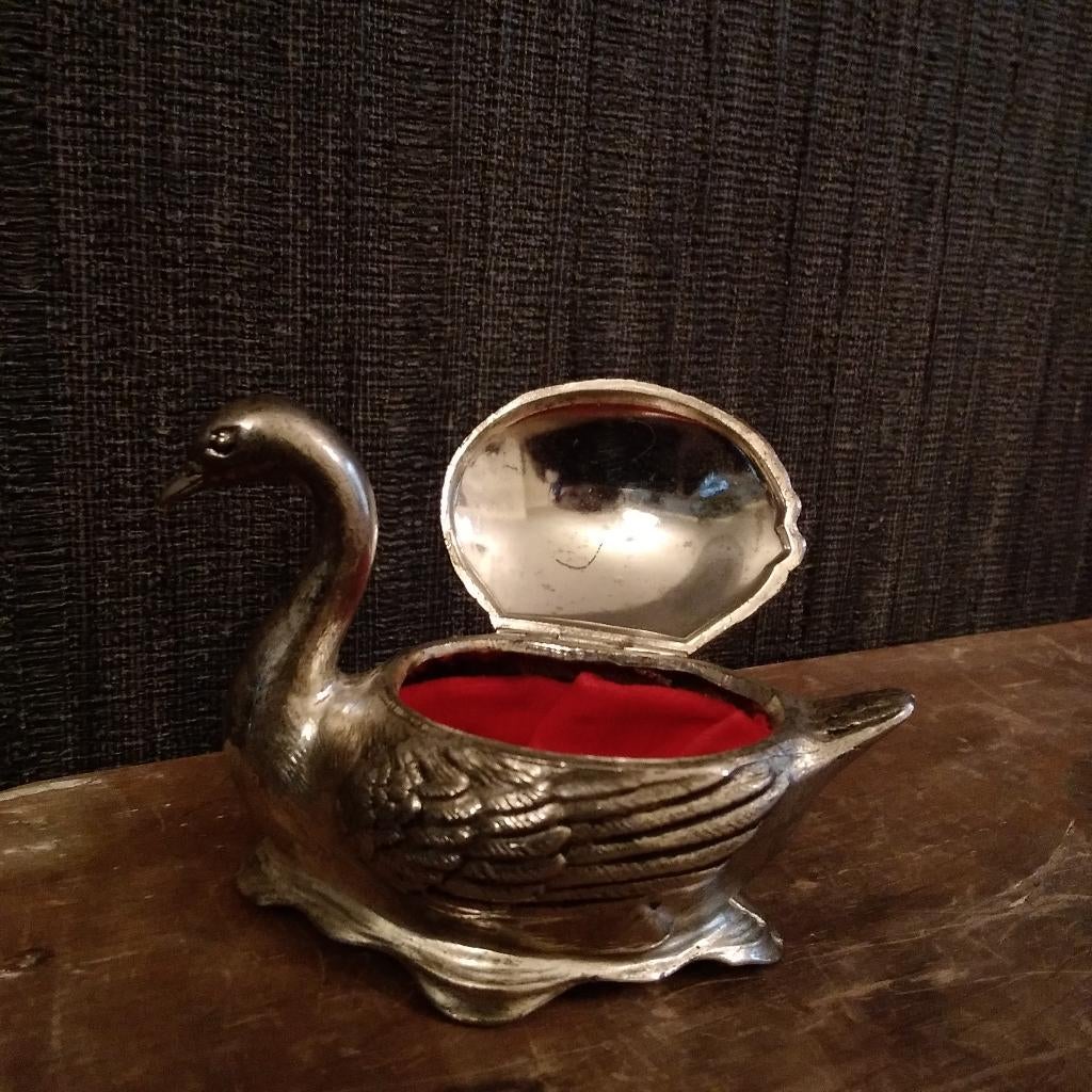 Vintage prachtige silver plated juwelen doosje zwaantje, Antiek en Kunst, Verzenden