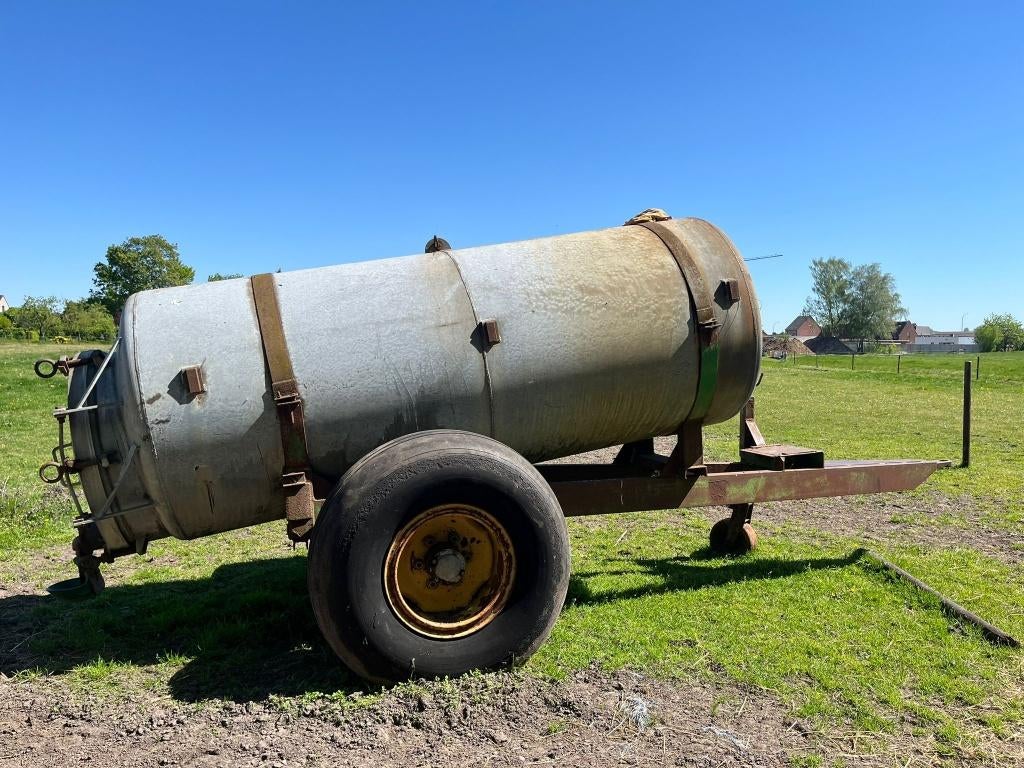 Remorque citerne à eau — abreuvoir pour chevaux, Enlèvement, Utilisé