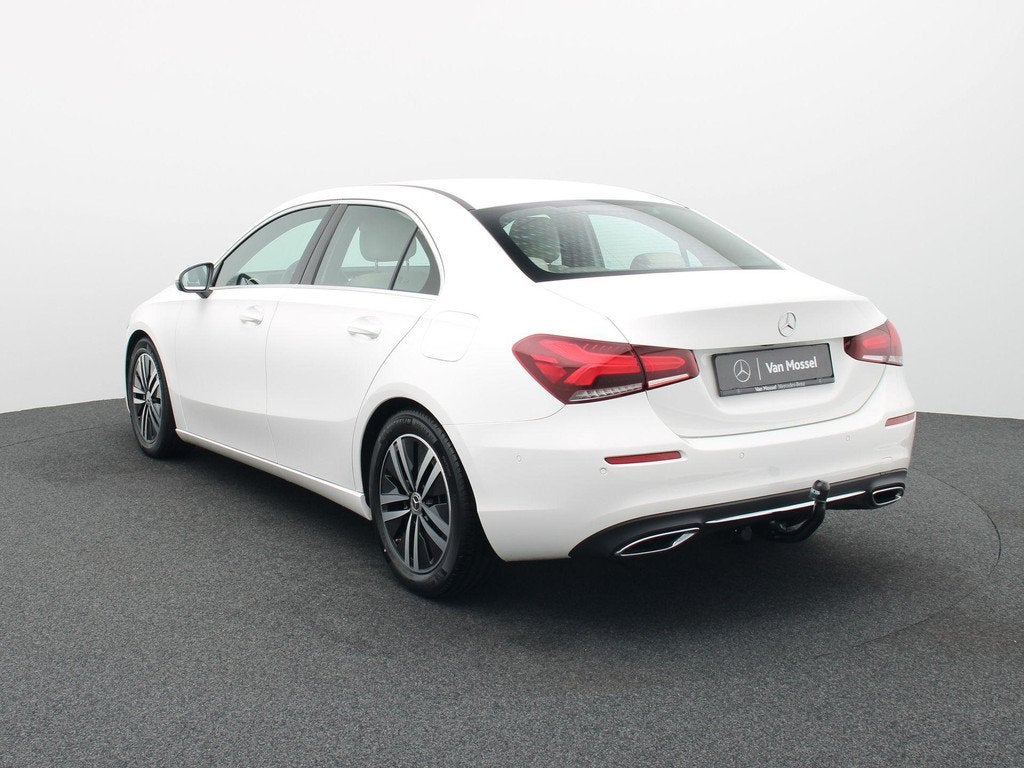Mercedes-Benz A-Klasse 180 Luxury Line Limousine + LEDER + T, Autos, Classe A, Entreprise, Entretenue par le concessionnaire, Automatique