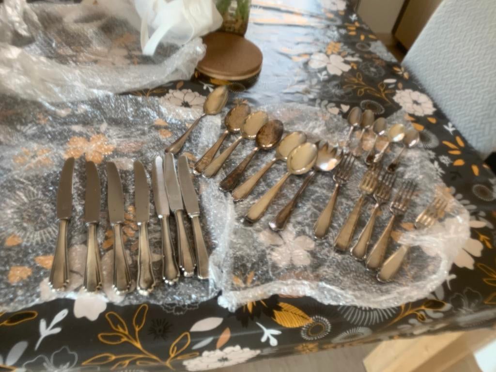 Couverts argent plaqué, Enlèvement