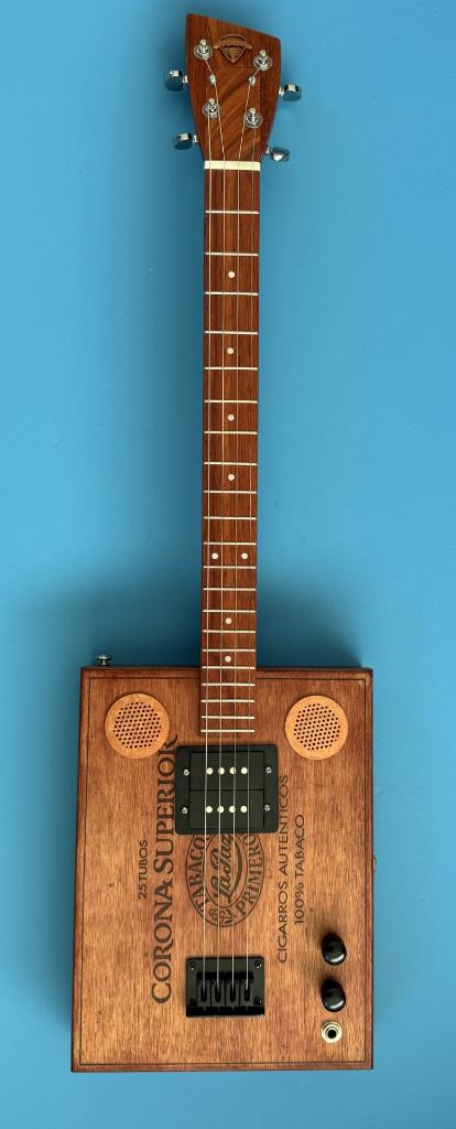 Guitare Cigar Box, 4 cordes, EXCLUSIVE, neuve, Enlèvement ou Envoi, Neuf, Hollow body, Autres marques