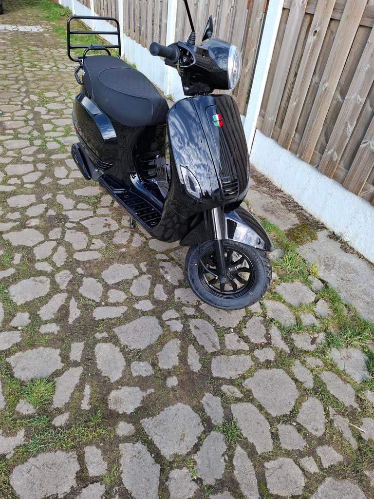 Gts toscana scooter, Fietsen en Brommers, Snorfietsen en Snorscooters, Ophalen