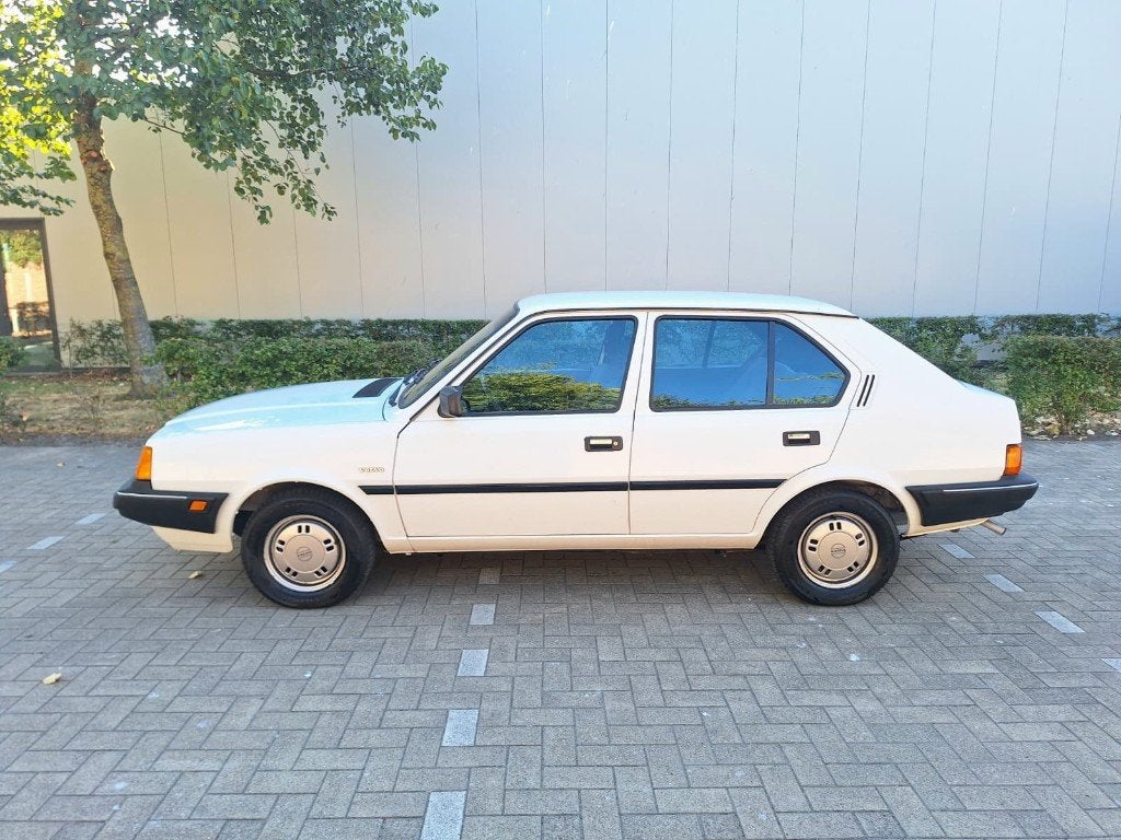 Volvo 340 VARIO | 1990 | 82.000km | Topstaat, Automaat, Stof, Zwart, Wit
