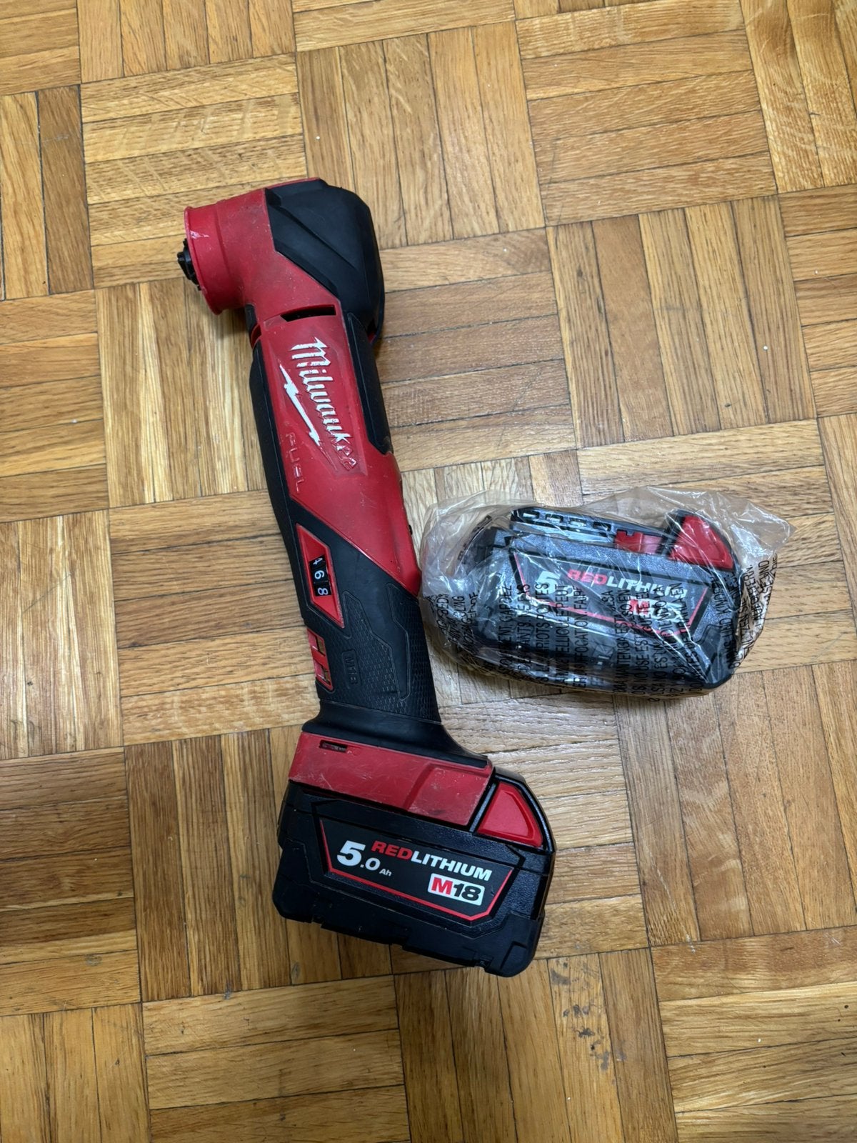Milwaukee M18 FMT-0X 18V Li-ion Accu multitool body 2x accu, Ophalen, Zo goed als nieuw