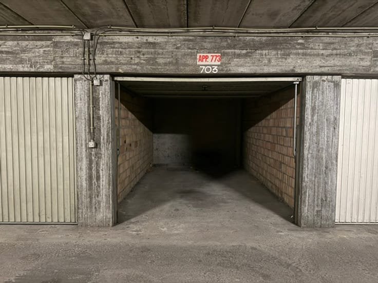 Auto garage te huur MOL centrum