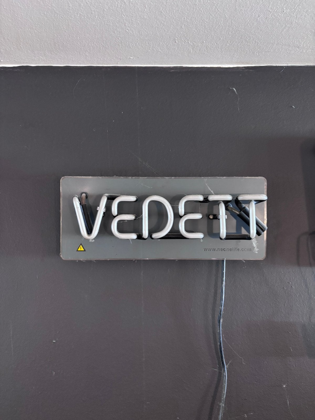 Vedet led antiek, Ophalen