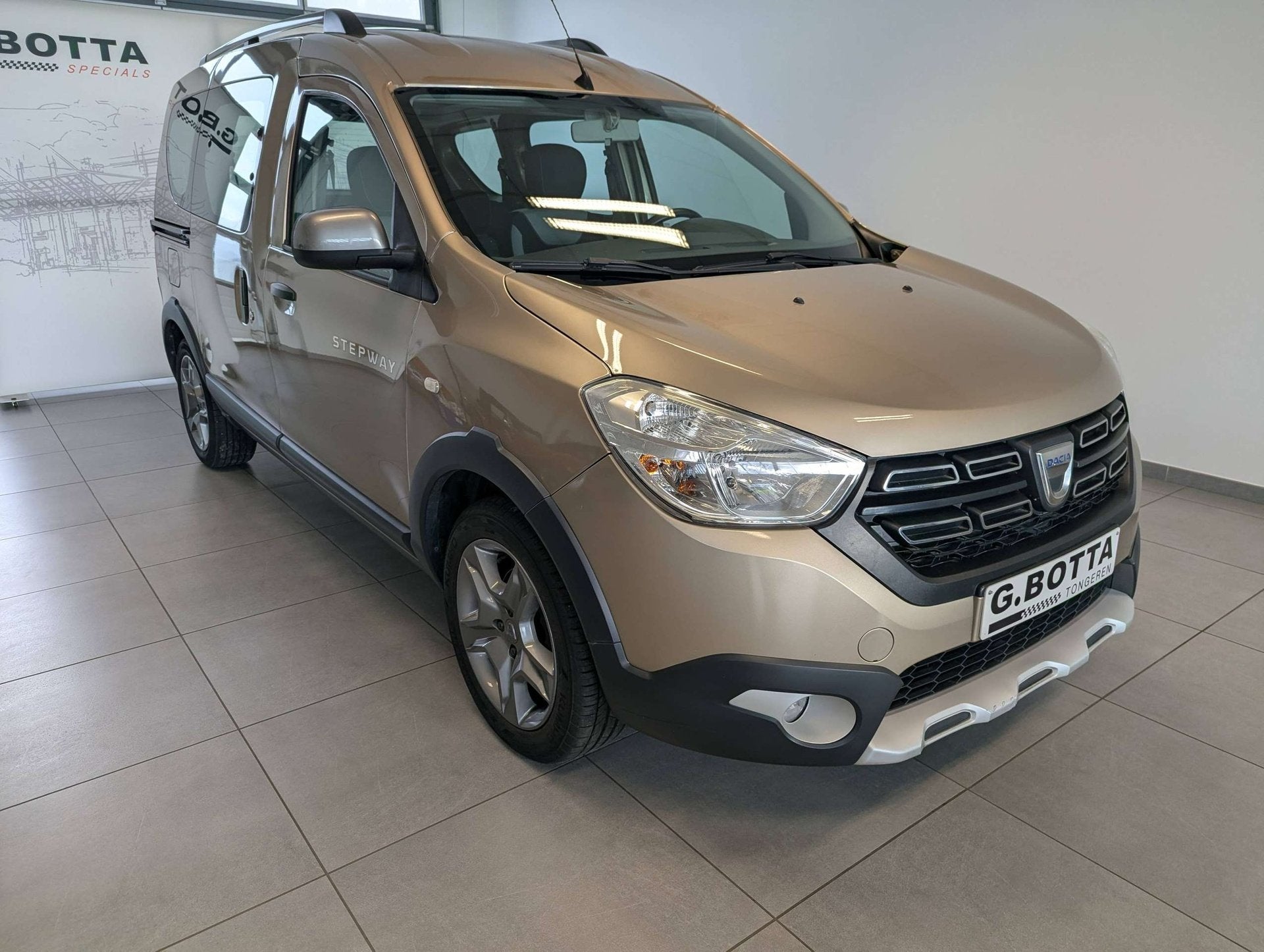 Dacia Dokker Stepway Tce 130 pk, Voorwielaandrijving, Dealer onderhouden, Stof, Gebruikt