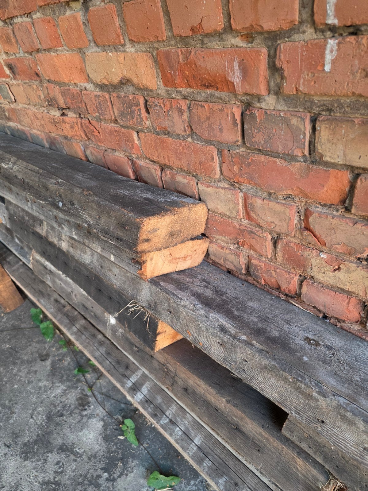 Partij oud hout / balken voor brandhout, Tuin en Terras, Ophalen, Balken