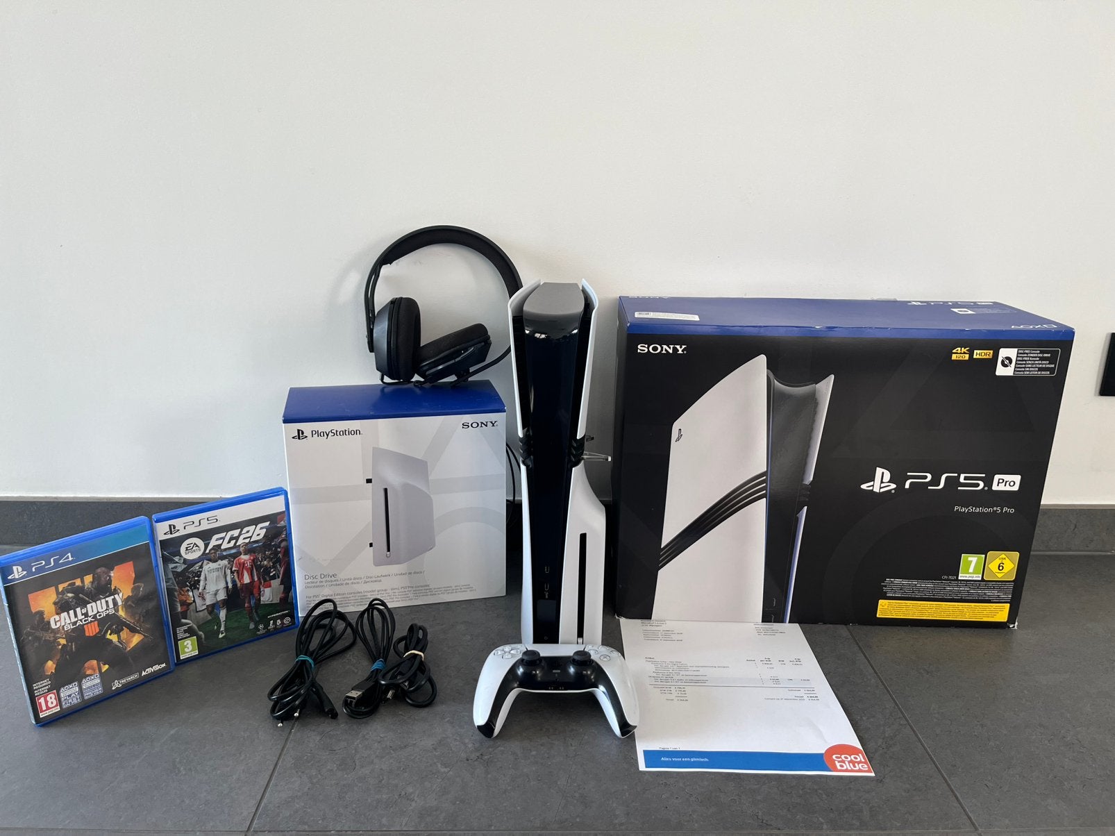 PS5 PRO Disc | 1 Controller | 2 Games | Garantie, Games en Spelcomputers, Ophalen of Verzenden, Zo goed als nieuw