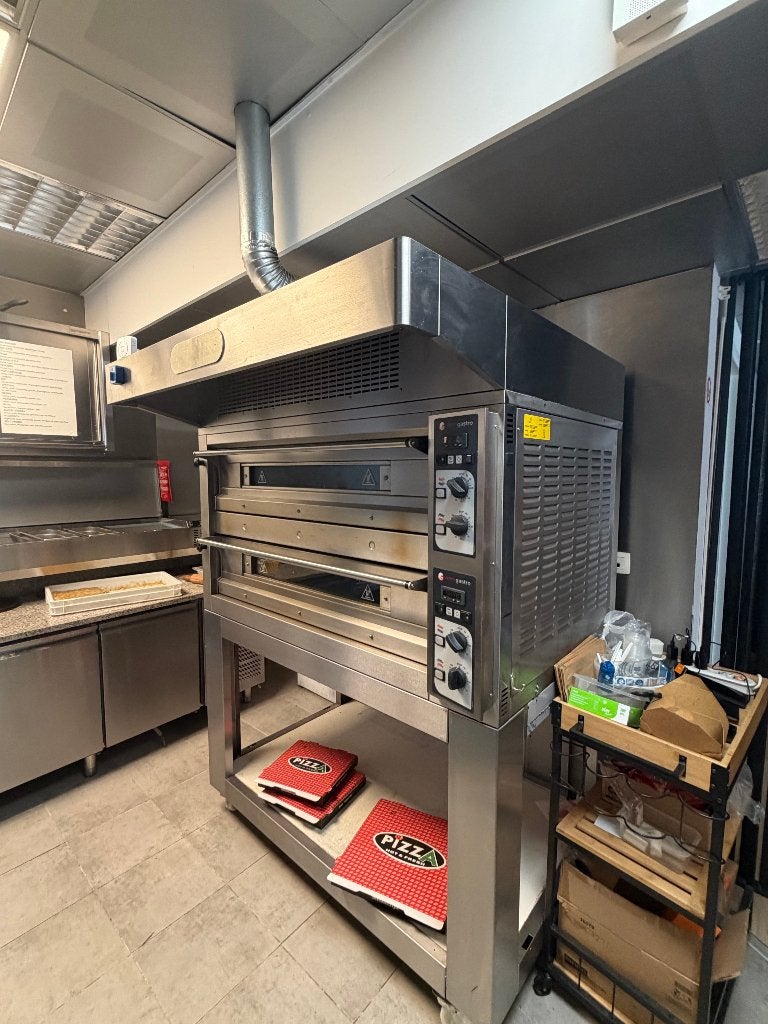 GGM Gastro dubbele pizzaoven met afzuigkap en onderstel, Ophalen, Gebruikt, Ovens, Microgolfovens en Steamers