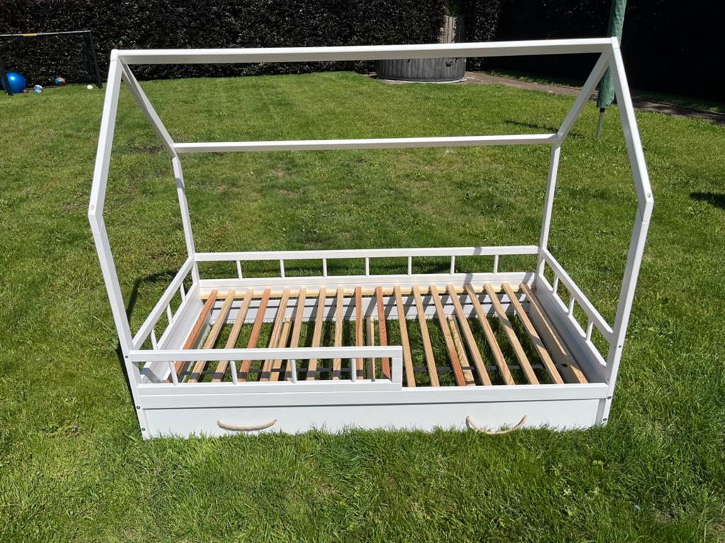 Huisjesbed met toebehoren, Ophalen, Zo goed als nieuw, Matras