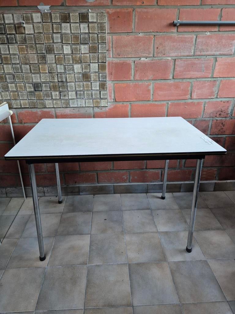 Table vintage/rétro avec pieds en métal, Maison & Meubles, Enlèvement