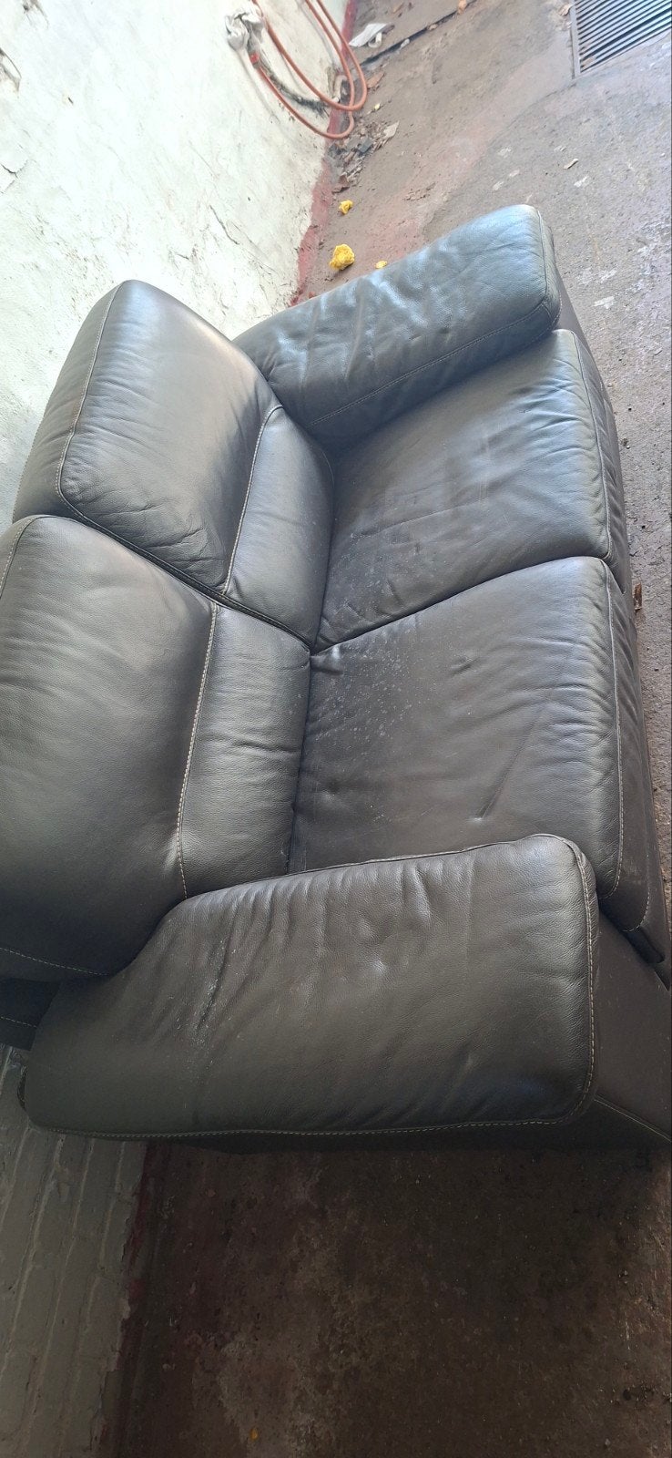 divant 3/2 cuir brun a nettoyé, 150 eur, Ophalen, Leer