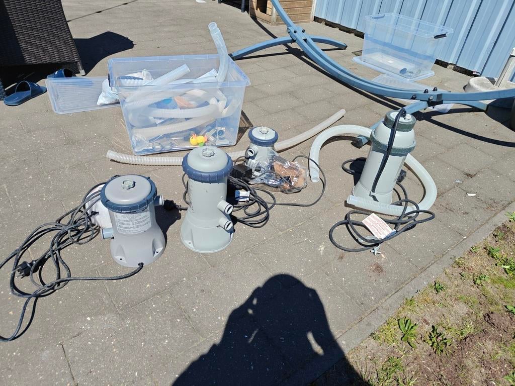 Intex waterpomp x 3 (verschillende groottes) + warmtepomp, Ophalen