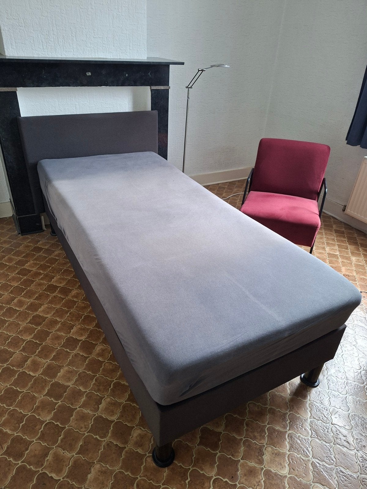 Lit + matelas (1 personne), Enlèvement, Utilisé, Une personne, Noir