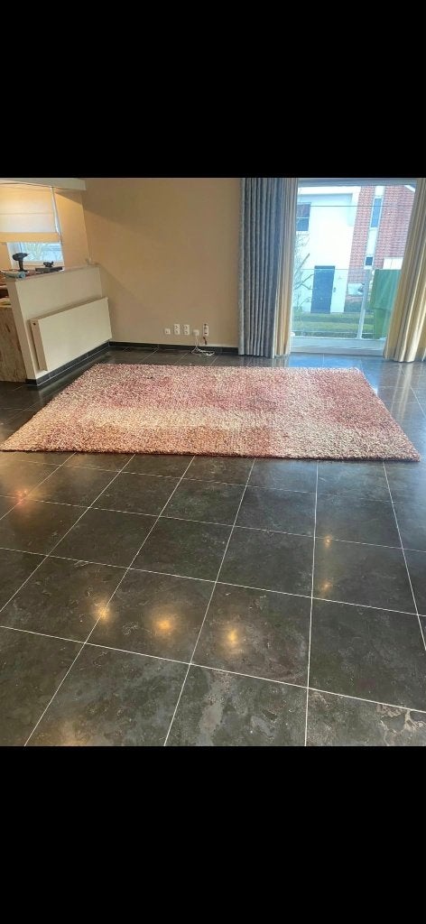 Luxueus, hoogpolig, zachtroze tapijt, Ophalen, Gebruikt, 200 cm of meer, 200 cm of meer