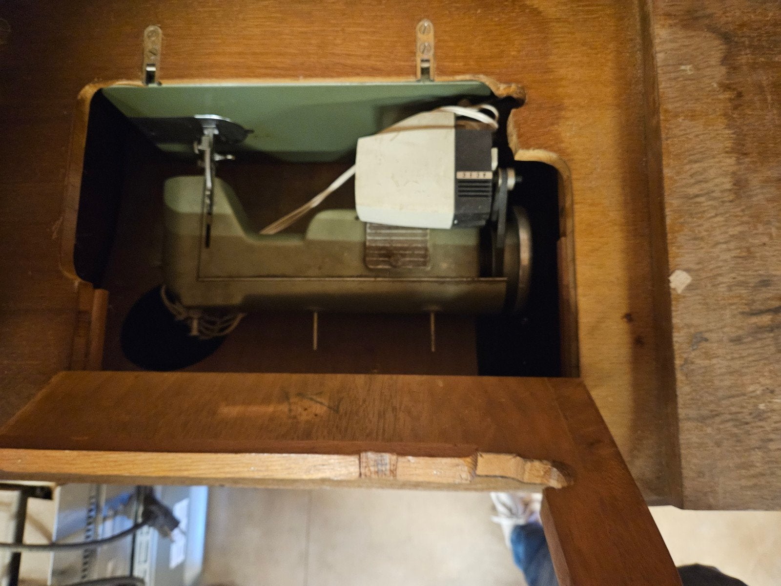 Meuble avec machine à coudre st marie, Antiek en Kunst, Antiek | Naaimachines, Ophalen