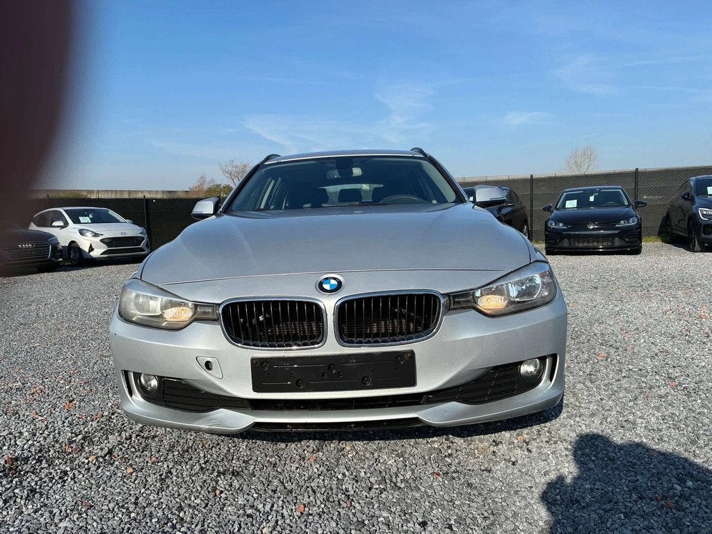 BMW 3 Serie 318 Touring 318 d, Autos, Cuir, Entreprise, Boîte manuelle, Noir