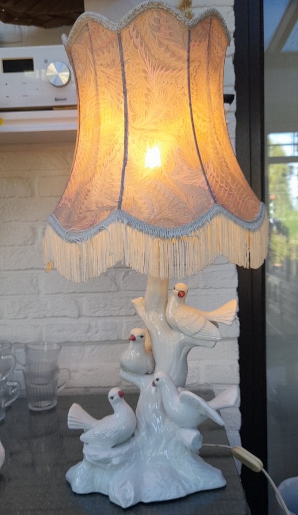 Porceleinen Lampadeir met vogel sculpturen, Antiek en Kunst, Geglazuurd, 20 - 50 cm, Vogel, Ophalen