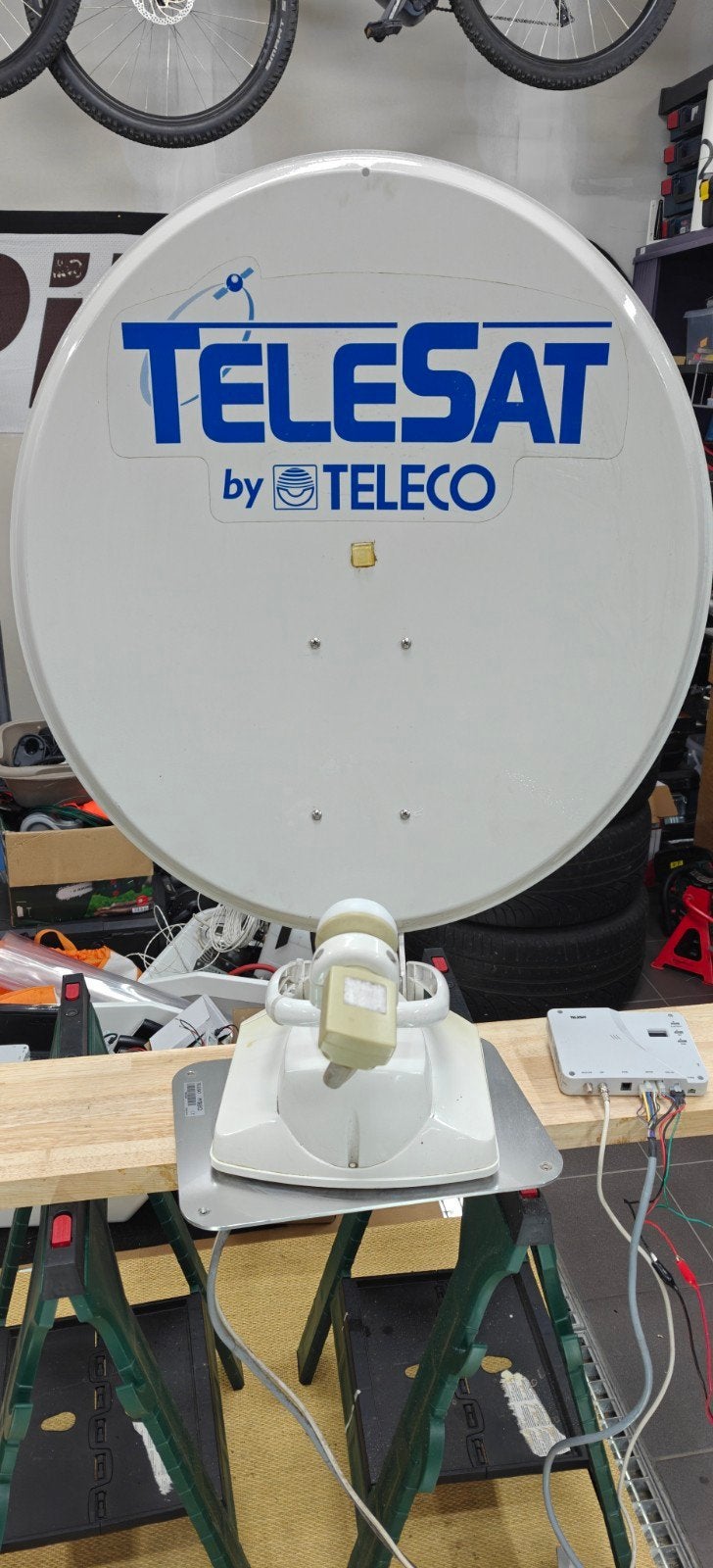 Teleco 65 cm automatische satellietantennes, Ophalen
