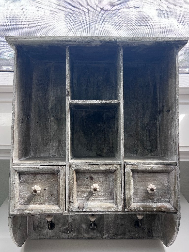 Hangkastje met kapstokken, Ophalen