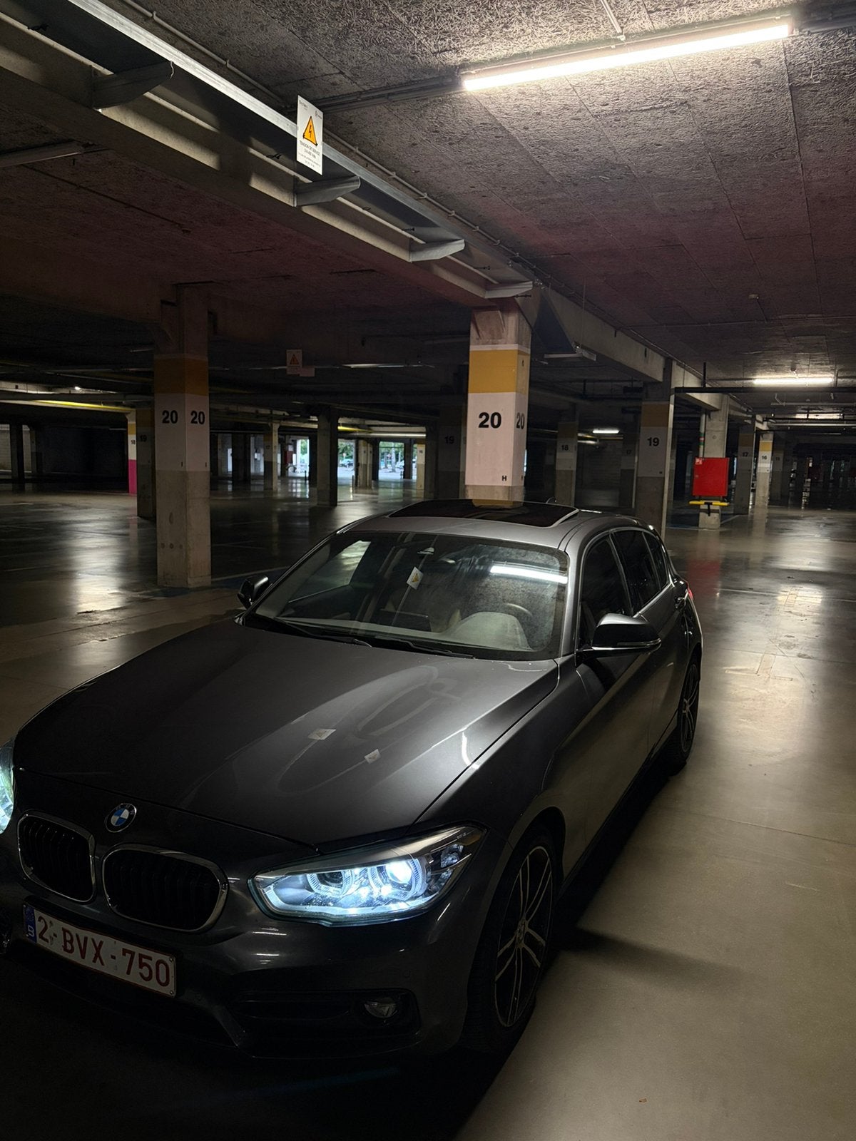 Bmw 116d 2019 full option, Auto's, Automaat, Leder, Diesel, 5 deurs