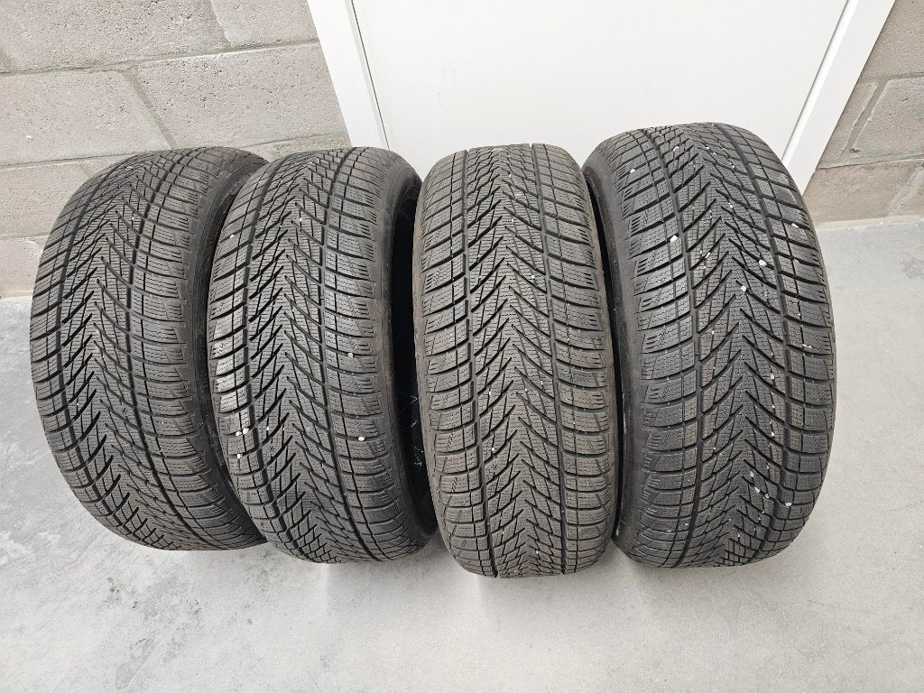 winterbanden  GOODYEAR 225 50 R18, Ophalen, 18 inch, Nieuw, Winterbanden