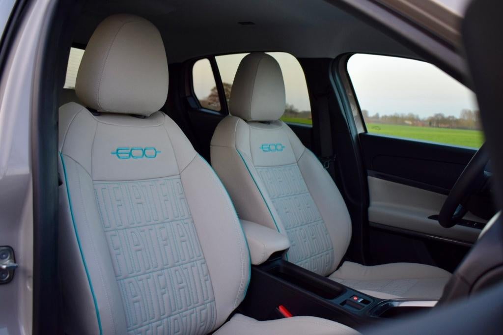 Fiat 600 1.2 La Prima Hybrid, Camera/ACC/CarPlay/Massage, Autos, 1355 kg, Achat, Entreprise, 109 g/km