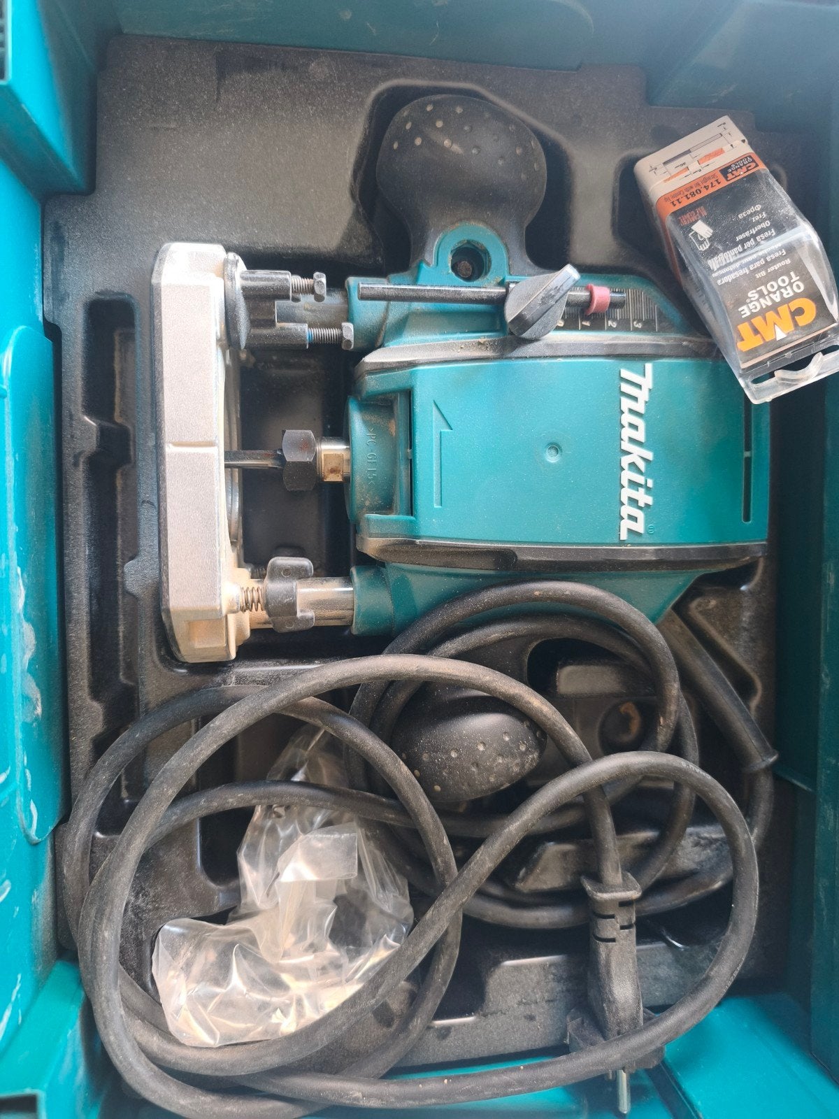 Makita bovenfrees rp0900j, Doe-het-zelf en Bouw, Ophalen