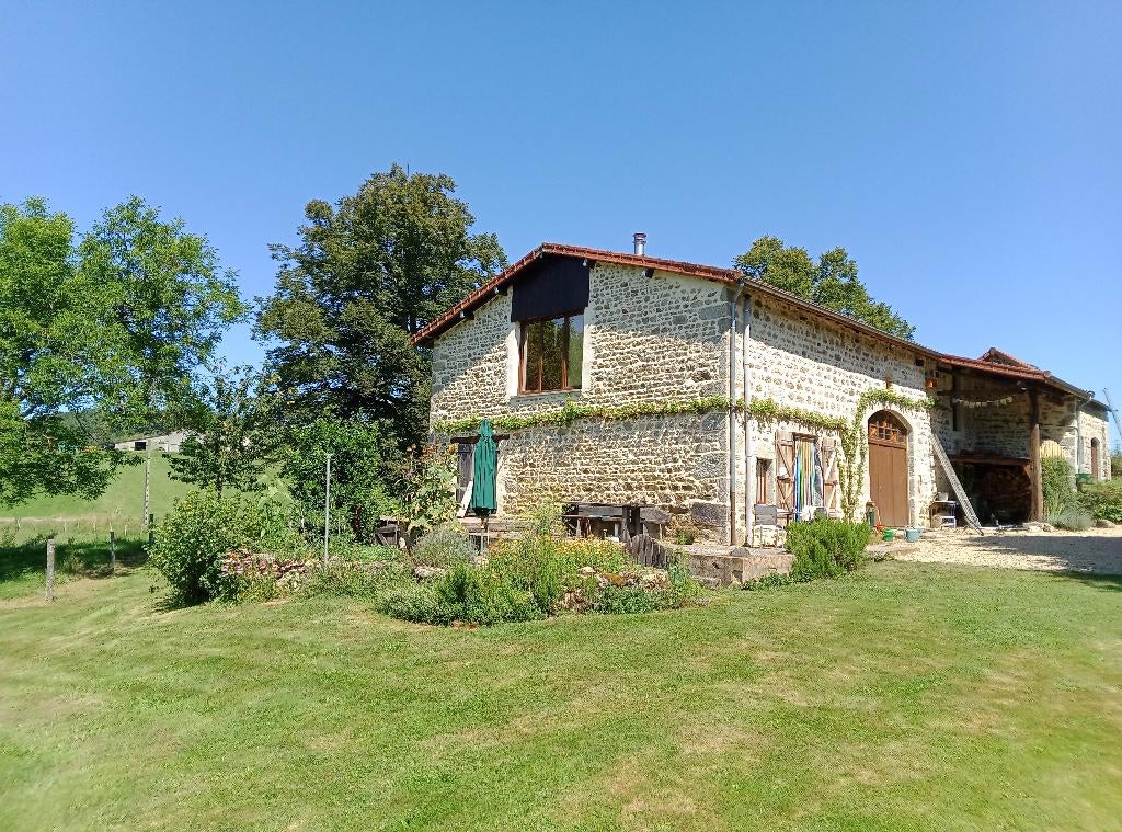 Maison avec gîte et 2,3 ha de terrain, 220 m², 6 pièces, Maison d'habitation, Campagne