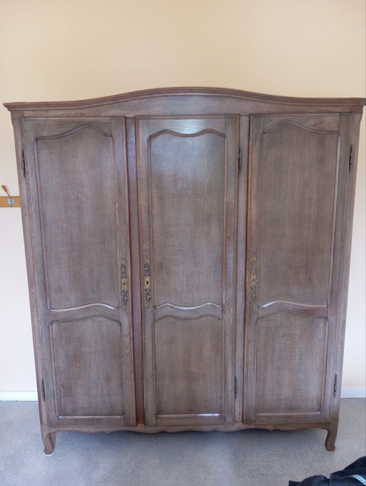 Garde-robe en bois ancienne pratique penderie et étagères, Maison & Meubles, Armoires | Penderies & Garde-robes, Chêne, Enlèvement
