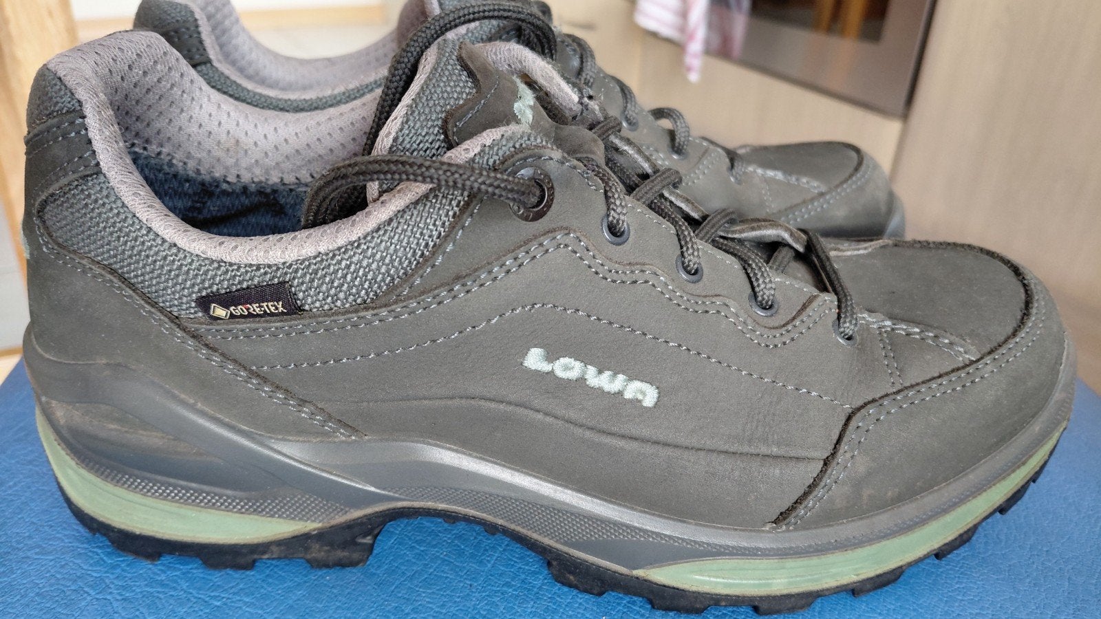 Lowa wandelschoen dames laag 39 ½, Ophalen, Wandelschoenen, Zo goed als nieuw, Lowa