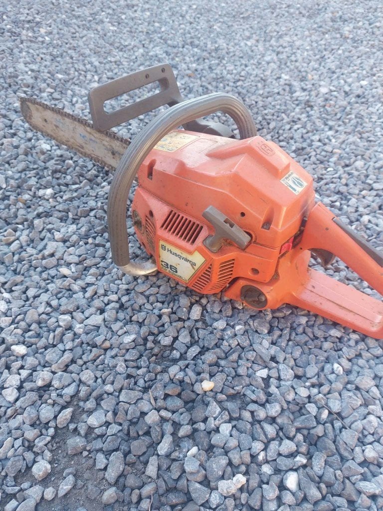 2 kettingzagen husqvarna,staan al enkele jaren stil, Ophalen, Gebruikt