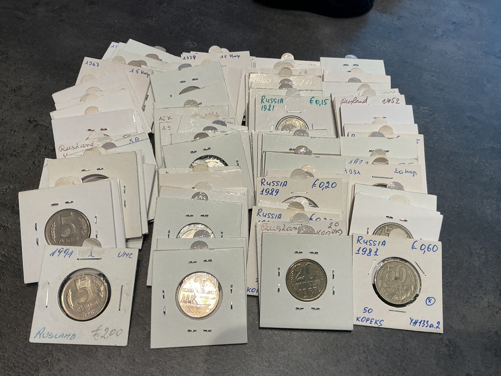 Russie - lot de 95 pièces diverses dans un cadre, Timbres & Monnaies, Enlèvement ou Envoi, Monnaie