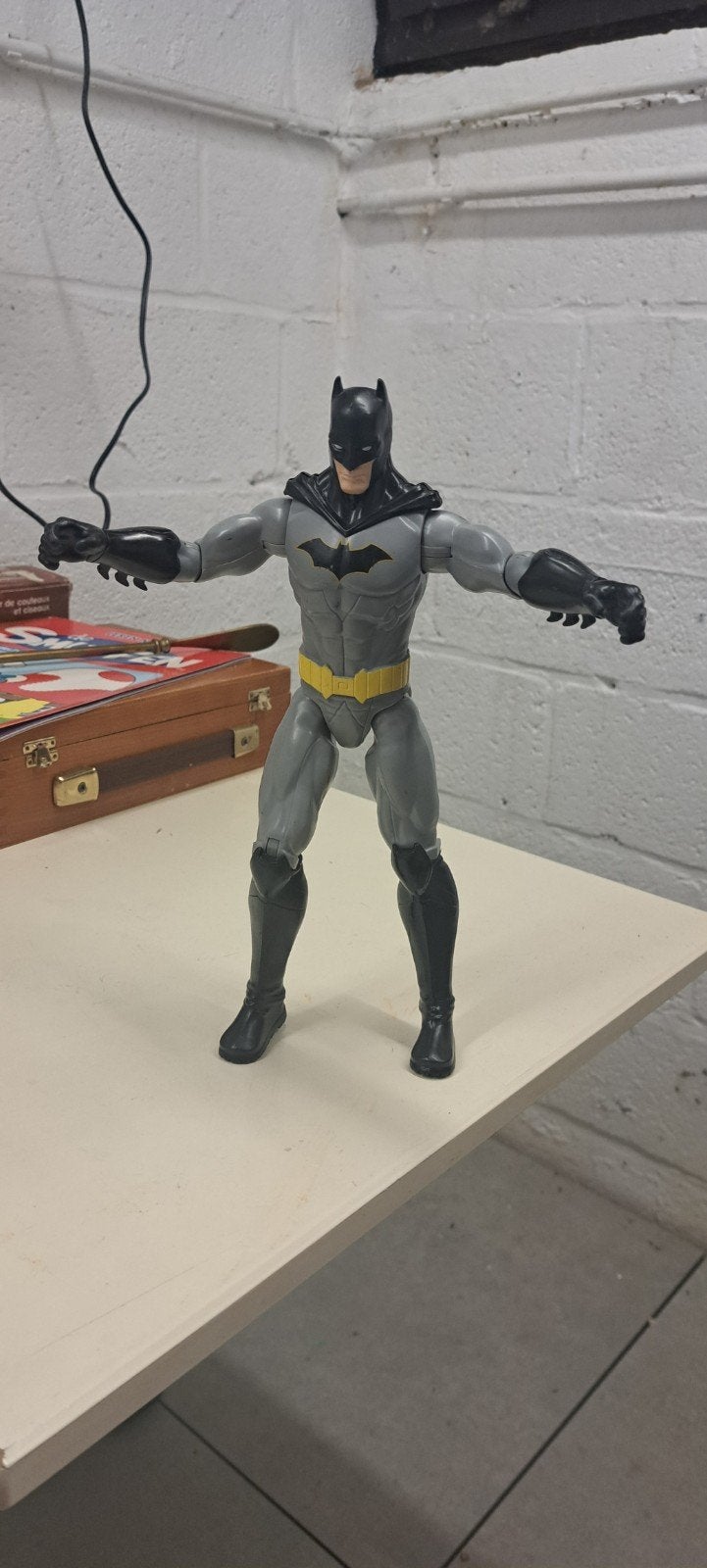 DC Comics Batman  30 cm, Ophalen of Verzenden, Zo goed als nieuw