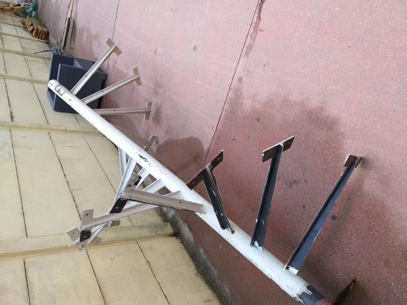 Escalier métallique en colimaçon, Enlèvement, Escalier