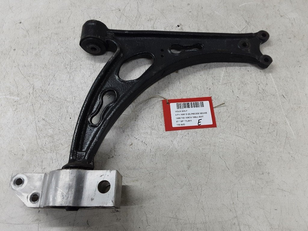 BRAS DE SUSPENSION AVANT DROIT (TRIANGLE) Golf V (1K1), Volkswagen, Mevr. I. Hauben, Utilisé, Rue de l'Espoir 34 34
4030  GRIVEGNÉE, BE