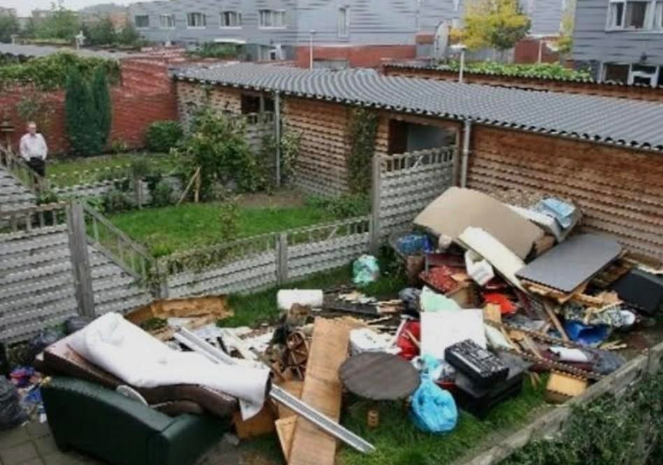 Is de tuin een rommeltje geworden bel JSM, Enlèvement