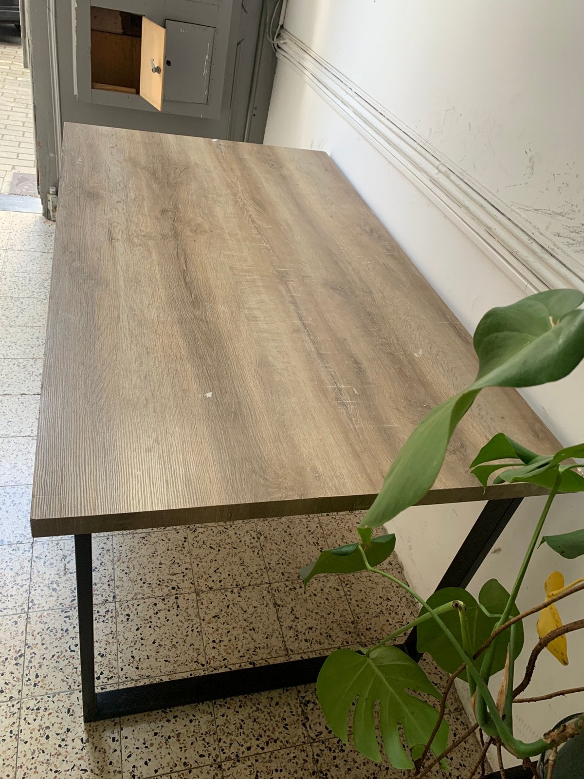 Table en bois avec structure en métal noir 90 cm x 160 cm, 50 – 75, 150 à 200 cm, Enlèvement, Utilisé