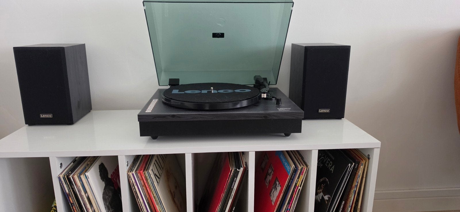 Lenco platenspeler + vinyl kast + 39 vinylnplaten, TV, Hi-fi & Vidéo, Enlèvement
