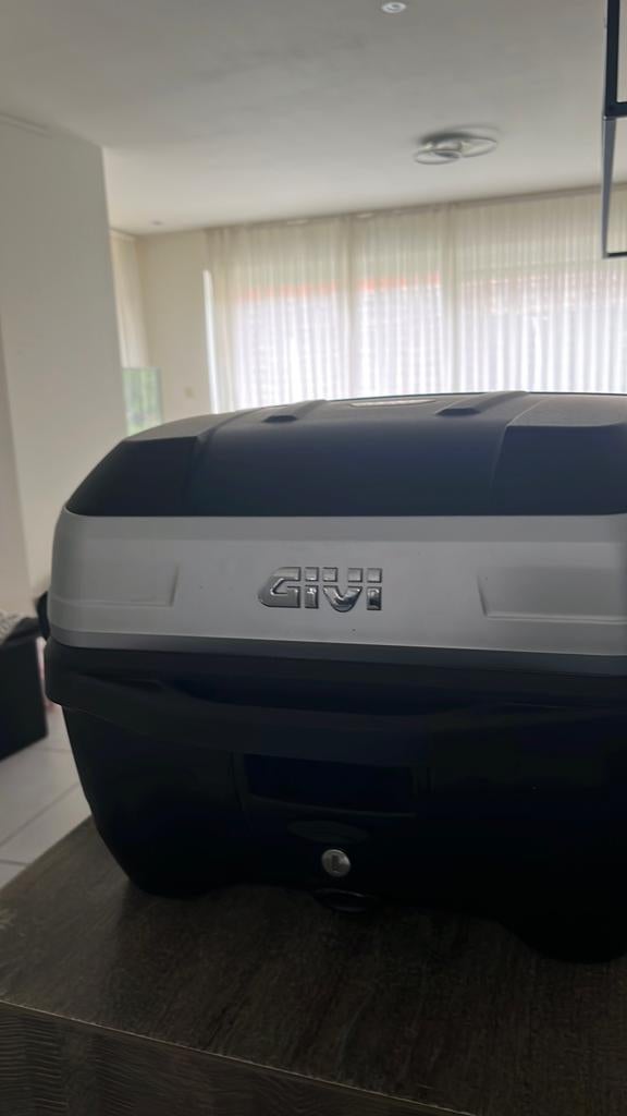 Givi bold top box, Motoren, Ophalen, Zo goed als nieuw