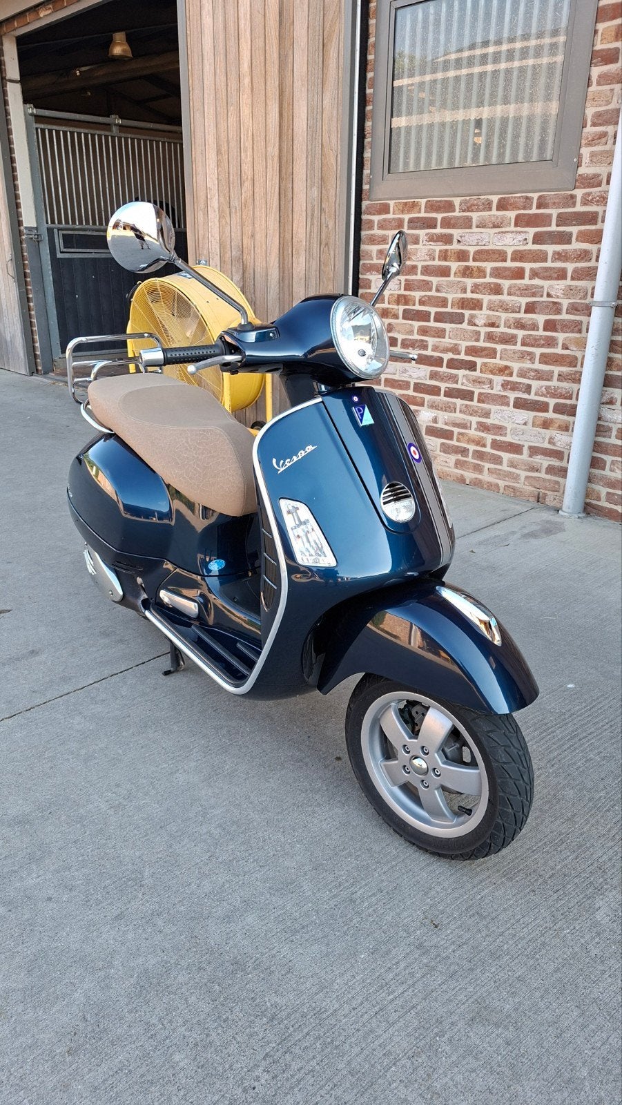 Vespa GTS 125 slechts 8900km, Vélos & Vélomoteurs, Scooters | Vespa, Enlèvement