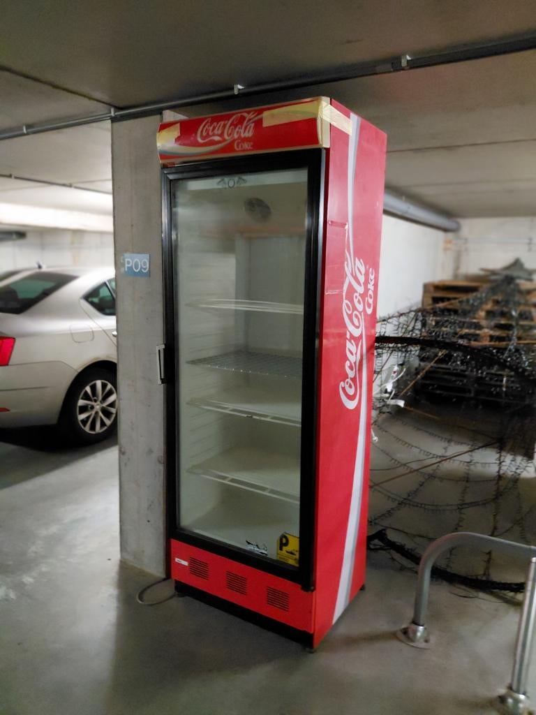 Coca cola frigo, Ophalen