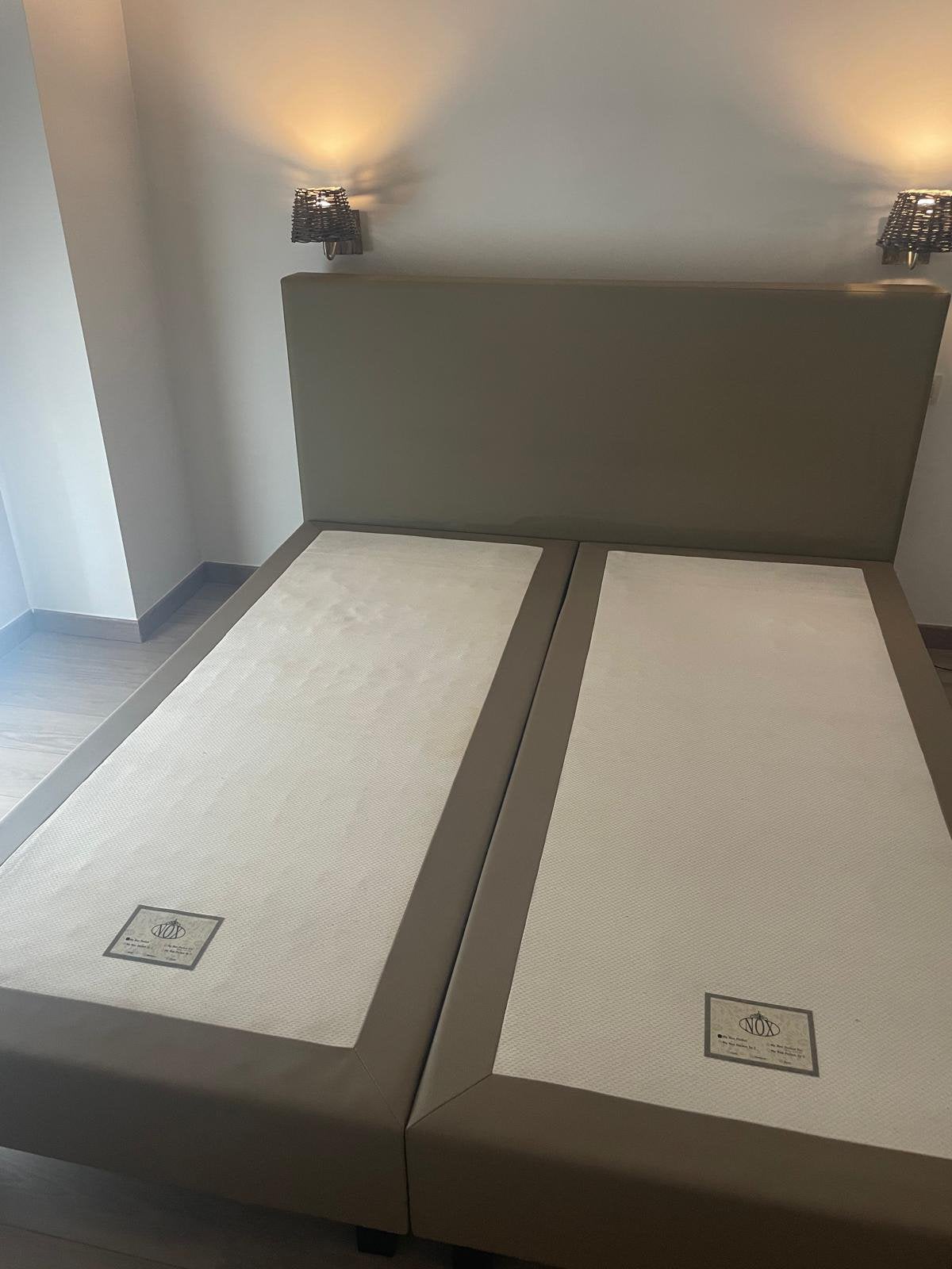 Boxspring Nox 180  200 cm — uitstekende conditie, Huis en Inrichting, Ophalen, Beige, Zo goed als nieuw, Twijfelaar