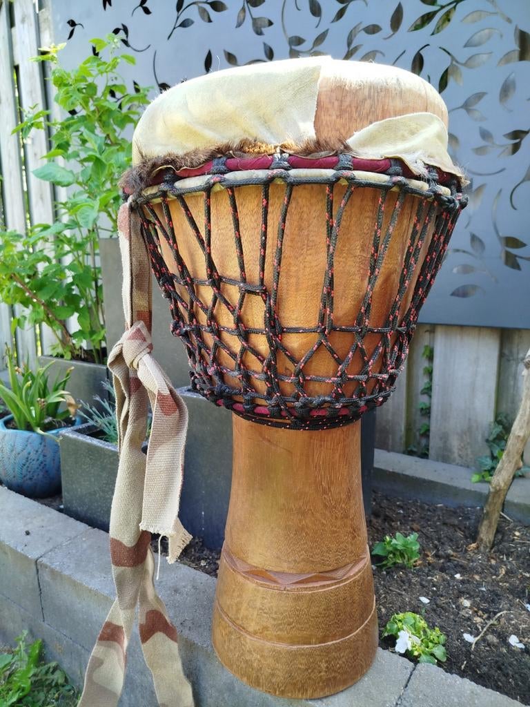Djembe gebruikt als solist dansbegeleiding , luid!, Ophalen
