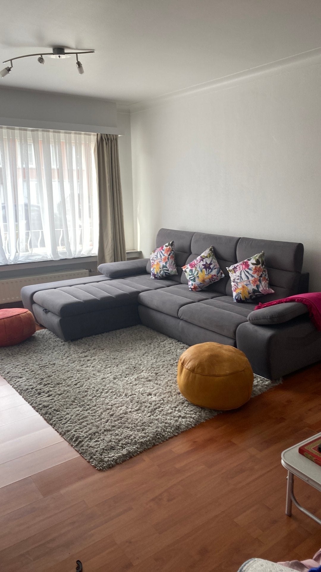 hoek salon+ 2 poffs+ tapijt+3kussen, Ophalen, Zo goed als nieuw