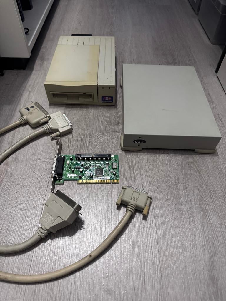 Vintage Lacie scsi external hdd + diskette external scsi, Computers en Software, Verzenden