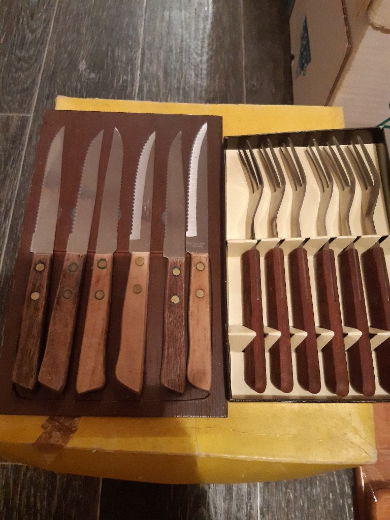 Couteaux steak et fourchettes assorties, Enlèvement, Utilisé, Autres marques, Inox ou Chrome